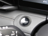 プッシュパワースターターです。車内にインテリジェントキーがあれば、キーを差し込まなくてもワンプッシュで、スムーズにエンジンのスタート/ストップが行えます。