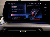 【ⅰドライブナビゲーション】文字情報も鮮明に表示する高解像度カラーディスプレイを採用。視認性に優れた地図デザインと特徴的な建造物を目印にした描写表示で現在位置を把握できます。地図データの更新も可能です