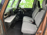 運転席からの視界が広く、運転操作も楽々です。安全で快適なドライブをサポートする、使いやすさを追求した設計です。