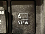 4つのカメラで映し出される画像を切り替え可能。運転席からは確認しにくい車両周辺の状況を把握できます。