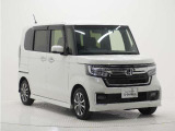 ◆車線維持支援システム(LKAS)◆システムが車線を検知し車が車線の中央付近を維持して走行するようにステアリング操作を支援します。