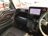 広々とした視界で運転も快適。勿論、安心、安全なSRSエアバックシステム運転席&助手席付