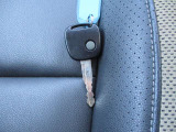 【ETC車載器】が装備されています。ETCカードを差し込むだけで高速道路の利用が可能です。