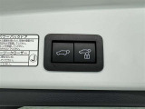 【パワーバックドア】ボタン一つでテールゲートが自動で開閉します。