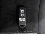 ◆スマートキー◆カギをバッグやポケットに入れたままでもドアロックの開閉ができる『スマートキー』付き!雨天や暗くなってもカギを取り出す必要がなくドアの開錠&エンジンも始動できます
