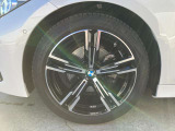 BMW純正アルミホイールです。納車時にはアルミホイールコーティングも承っております!是非ご検討下さいませ。