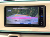 【バックカメラ】駐車時に後方がリアルタイム映像で確認できます。大型商業施設や立体駐車場での駐車時や、夜間のバック時に大活躍!運転スキルに関わらず、今や必須となった装備のひとつです!