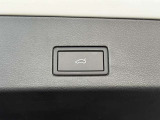 バックドアは電動となっており、足のジェスチャーで開閉可能な&rdquo;EasyOpen&EasyClose機能付です。
