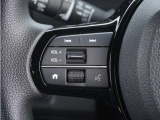 【ステアリングスイッチ】ステアリング周りでのスイッチ操作が行えますので、走行中でも各種操作可能です。お近くのホンダカーズ総社までお越しください。