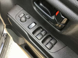 パワーウインド・電動格納付きドアミラースイッチは、ドアに集中☆