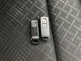 付いてて便利!とても人気の高い装備のスマートキーシステム。キーを携帯しているだけで、ドアロックの開閉並びにエンジンの始動が可能な装備です。