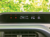 視認性の高いメーターで、車の状態をひと目で確認できます。ドライバーの運転をサポートし、安全な走行を後押しします。
