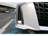 LEDフォグランプ付き。悪天候時にヘッドランプの明かりを補助。優れた安全性の確保に寄与します。