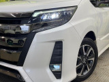 【LEDヘッドライト】悪天候や夜間走行時も良好な視界を確保し安心して運転できる高輝度LEDヘッドライトを装備!点灯速度が早く、消費電力も抑えられています。