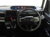 運転席まわり。スイッチやレバー等が使いやすく配置されています。