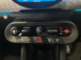航空機をイメージしたトグルスイッチは独特なMINIの世界観を演出致します!!MINI NEXT成田(10:00から19:00月曜日定休・祝除)