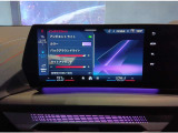 【ナビ純正】ワイドコントールディスプレイは、画面内に多数の情報を表示する事が可能です。センターコンソールiDriveコントローラー操作だけでなく、タッチパネルでの操作も可能となっております。