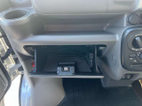 グローブボックスです!車内の収納力もある車です!