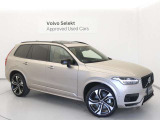 Volvo Cars appで車にリモートアクセスして、空調機能の操作や車の施錠・開錠、ソフトウェア更新などが可能です。エアコンやシートヒーターを操作して、出発前に車内を快適な温度に整えられます。