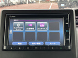 お好みの音楽をクリアなサウンドで楽しめます。Bluetooth接続にも対応しており、スマートフォンとの連携も簡単です。