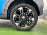 アルミホイールだけでも車のイメージがかなり変わりますね。
