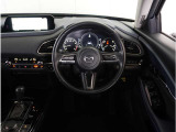 【運転席】最適なドライビングポジションでドライブをお楽しみください。