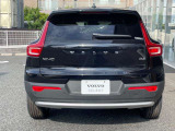 シンプルでありながら、ボルボであることを主張する  XC40 Plus B3のリアビュー。