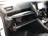 車検証や小物入れや必需品の出し入れがとっても便利なんです♪