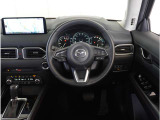 【運転席】最適なドライビングポジションでドライブをお楽しみください。
