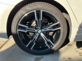 BMW純正アルミホイールです。納車時にはアルミホイールコーティングも承っております!是非ご検討下さいませ。
