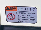 全ての車両に除菌・消臭システム「ワンダークリーン」を施行済みです。シートの表面はもちろん、後ろの席や足元も徹底的に除菌しております。