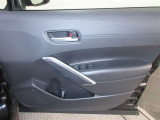 運転席側のパワーウィンドウスイッチです。全ての窓の開閉操作ができます。