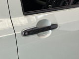 品質へのこだわり!フロアマットやシートなど車内をキレイに清掃し、ニオイや汚れなどを徹底的にクリーニングしてもらっております。室内はピカピカです☆