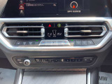2ゾーンオートエアコン。運転席と助手席で温度調整可能です。