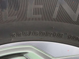 タイヤサイズは 225/60R18