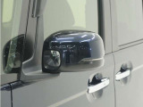 ◆ドアミラーウインカー◆ドアミラーにウインカーを装備しています。対向車に自身の進行方向を合図し安全に運転できます。