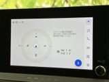 運転をサポートする高機能なナビゲーションシステムです。快適なドライブをさらに楽しむことができます。目的地設定も簡単に行えます。