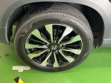 純正アルミホイールです。足元が引き立つので、車全体のイメージがアップしますよ!