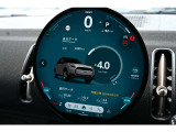 自動車用としては初になる円形のOLEDディスプレイ(有機EL)を備えております。