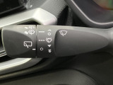 雨天時でもクリアな視界を確保します。運転をサポートする重要な役割を果たし、安全性を高めます。