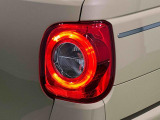 丸目で愛嬌のあるデザインのLEDリヤコンビネーションランプ(LEDストップランプ)が省電力・長寿命化を実現。