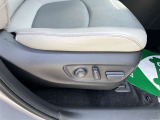パワーシート搭載。微妙な調整が手軽にでき、ぴったりのポジションで運転することが可能です。