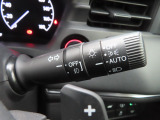 オートライトコントロールは車外の明るさををセンサーが感知し、スモールライトとヘッドライトのON/OFFを自動的にコントロール!!ライトの消し忘れ防止にもなります。