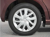◆純正ホイール装着車◆シンプルなデザインのホイールキャップ付きです。