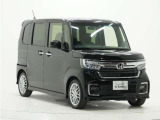 ◆路外逸脱抑制機能◆システムが車線(実線、破線)を検知し、ディスプレー表示とステアリング振動の警告で注意を促すとともに、車線内へ戻るようにステアリング操作を支援します。