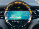 8.8インチ純正HDDナビ、ミュージックサーバー、Bluetooth、ハンズフリーフォン付。