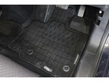 フロアマット標準装備。車内を清潔に保ちます。