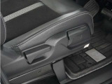 ◆シートハイトアジャスター◆運転席を上下に高さ調節ができます!運転ポジションを体格に合わせてシート調整できます。