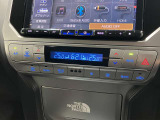 オートエアコンは温度を設定するだけで、自動で風量などを設定してくれます。運転しながら操作も必要ないので、安全性も向上します。