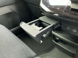 引き出し型のカップホルダーです。使わない時は綺麗に閉めておくことが出来ます。